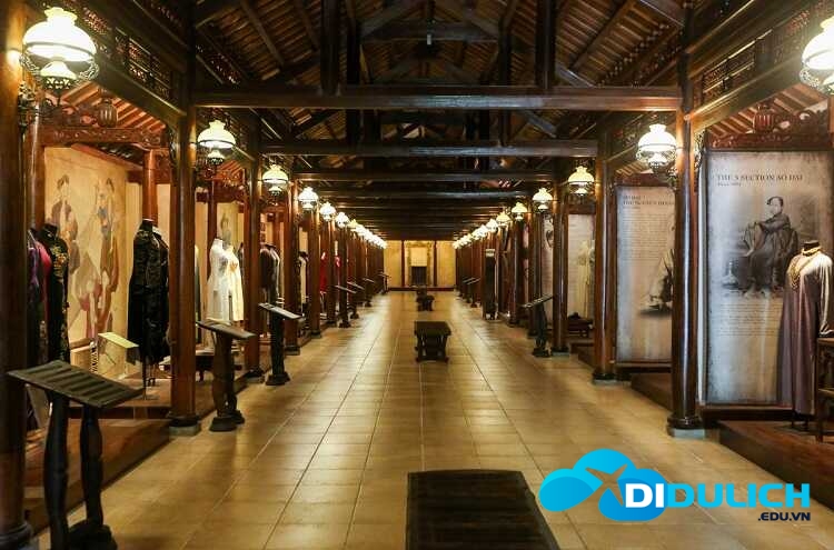 bao-tang-ao-dai-1-_optimized Hơn 300 mẩu áo đang được trưng bày tại bảo tàng áo dài TPHCM Việt Nam