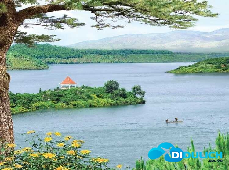bien-ho-pleiku-gia-lai-11-1 Biển Hồ Pleiku Gia Lai, ấn tượng màu xanh ngắt của Hồ Tơ Nưng
