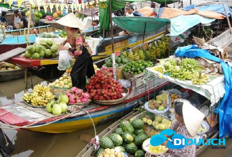 cho-noi-nga-bay-phung-hiep-10_optimized-1 cảnh buôn bán trên chợ