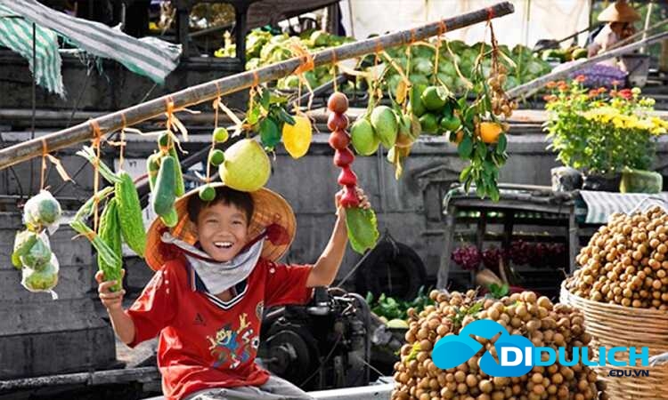 cho-noi-nga-bay-phung-hiep-13_optimized biển hiệu sống trên chợ