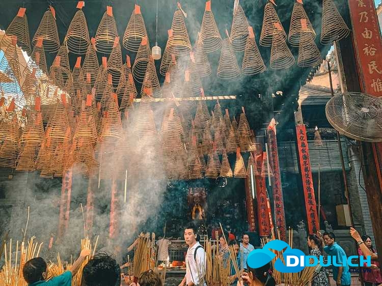 chu-ba-thien-hau-1 Chùa Bà Thiên Hậu, chốn tâm linh cho nhiều góc ảnh đẹp