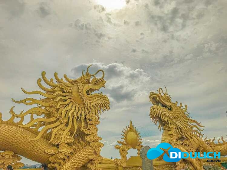 chua-chau-thoi-binh-duong-5_optimized hai con rồng dài hơn 1m