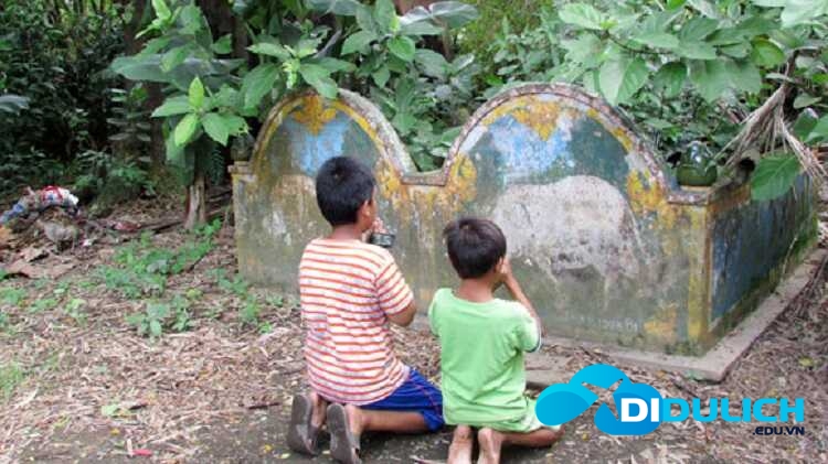 chua-doi-soc-trang-9 mộ heo năm móng