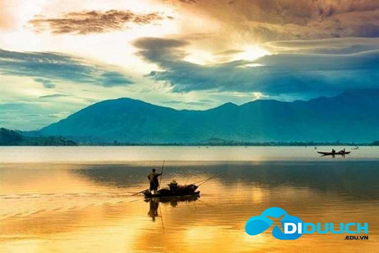 ho-lak-buon-me-thuot-2 Hồ Lak, khu du lịch sinh thái đa dạng nền văn hóa của Buôn Mê Thuột