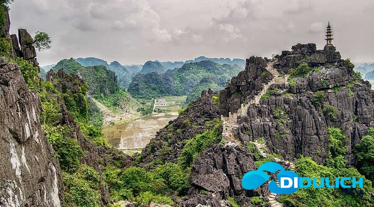 Khu du lịch Hang Múa Tràng An Ninh Bình - Lên đỉnh chụp hình