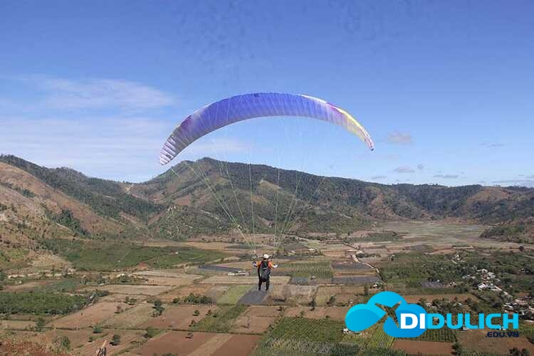 nhay-du-tren-nui-lua-chu-dang-ya_optimized nhảy dù bay lượn trên núi lửa Chư Đang Ya